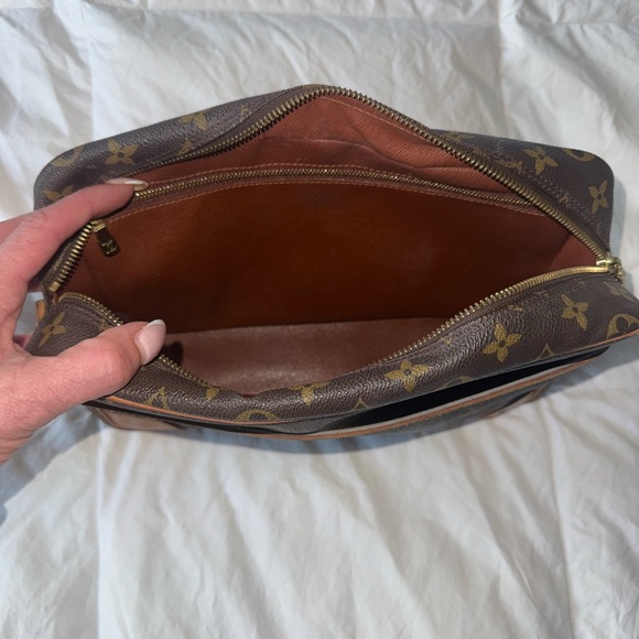 Louis Vuitton Trocadéro 27 Monogram CrossBody Bag - Picture 4 of 15